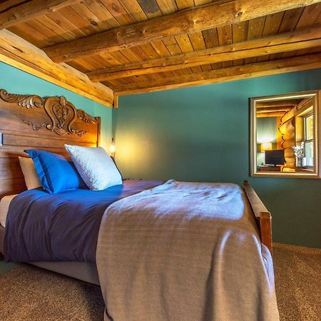 Rowland Log Cabin Home Lyle Exterior photo