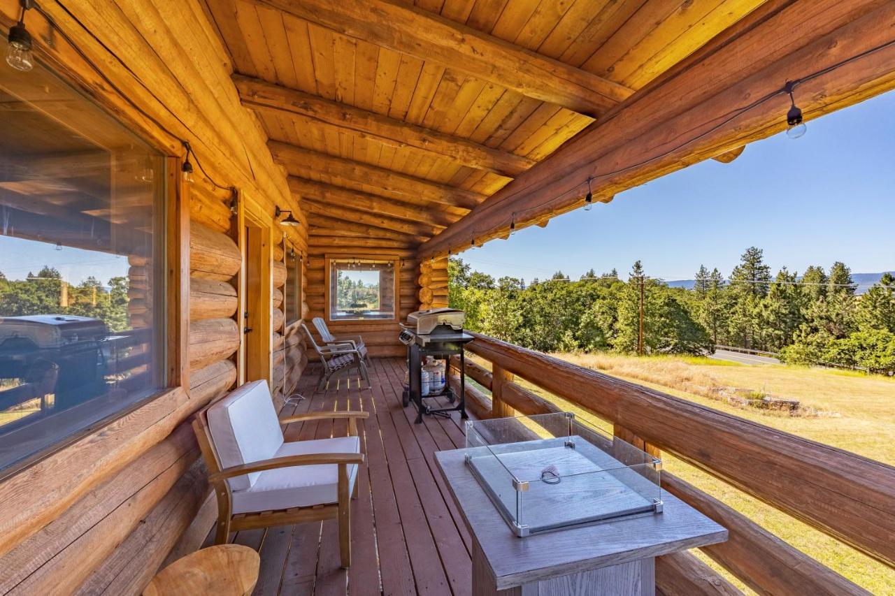 Rowland Log Cabin Home Lyle Exterior photo