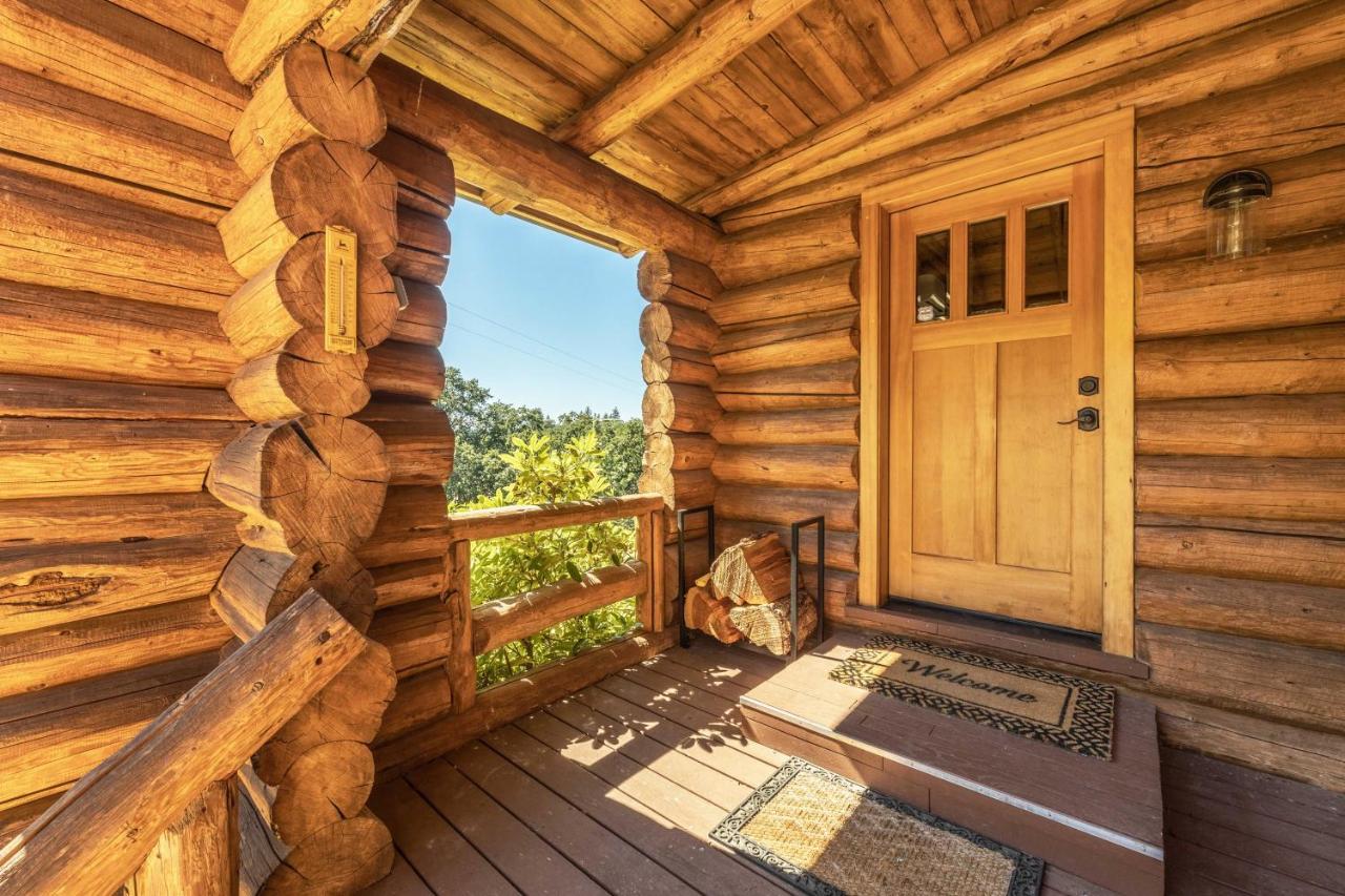 Rowland Log Cabin Home Lyle Exterior photo