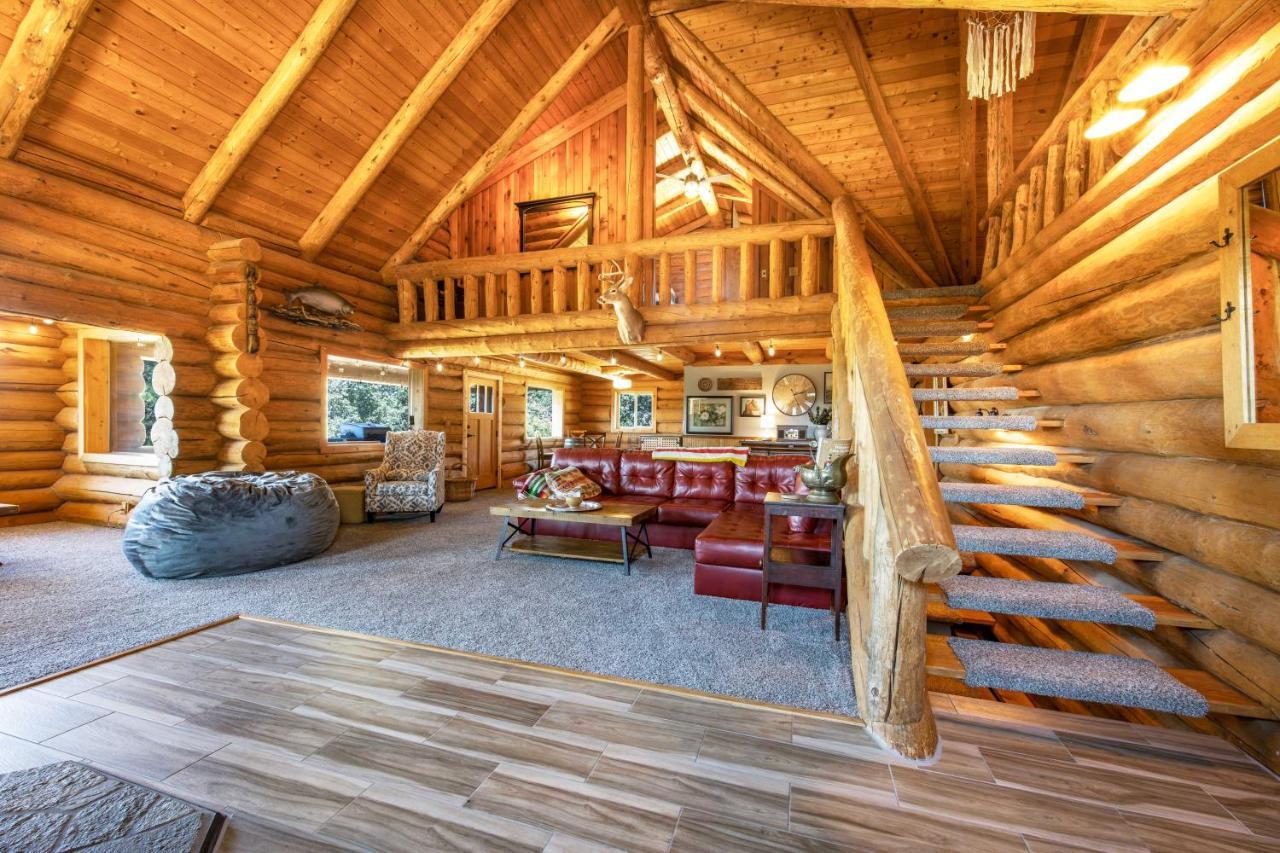 Rowland Log Cabin Home Lyle Exterior photo