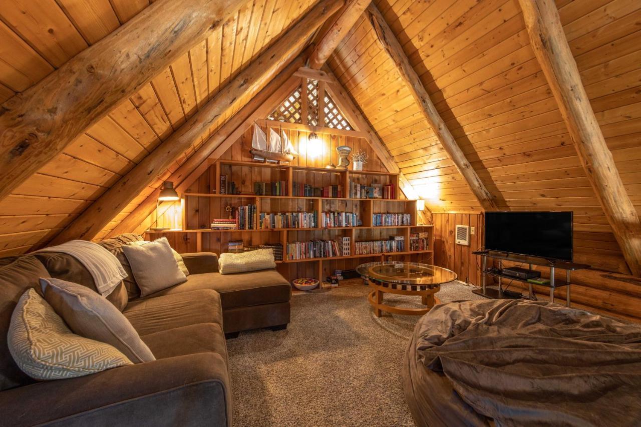 Rowland Log Cabin Home Lyle Exterior photo