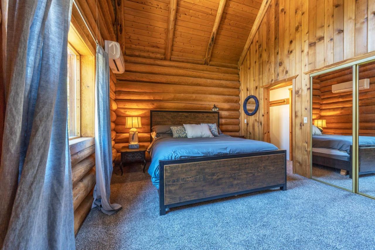 Rowland Log Cabin Home Lyle Exterior photo