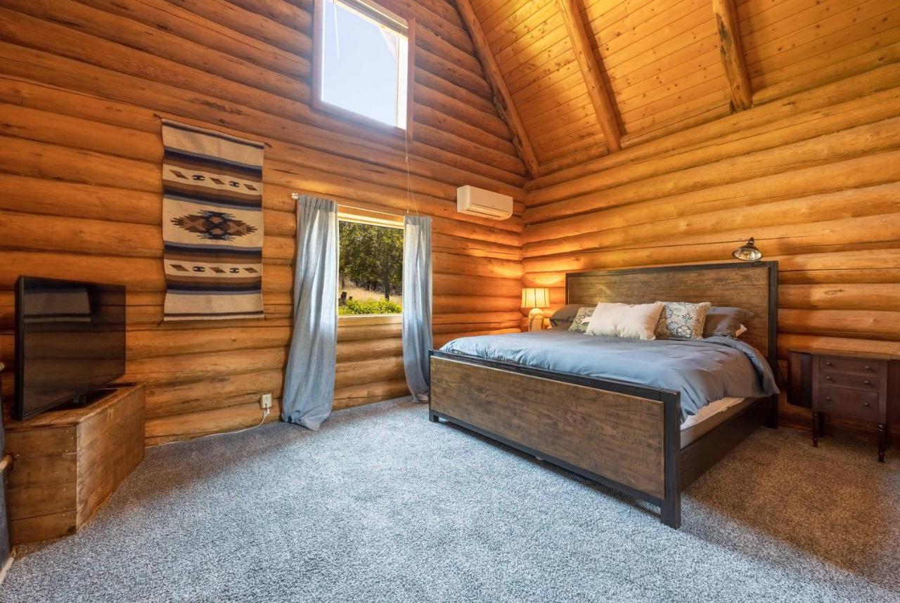 Rowland Log Cabin Home Lyle Exterior photo