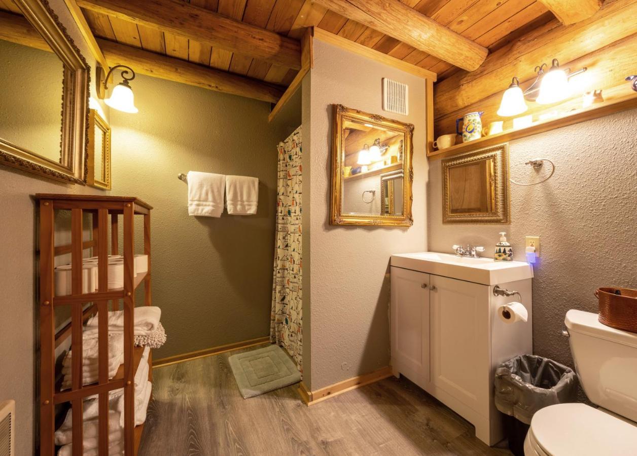 Rowland Log Cabin Home Lyle Exterior photo