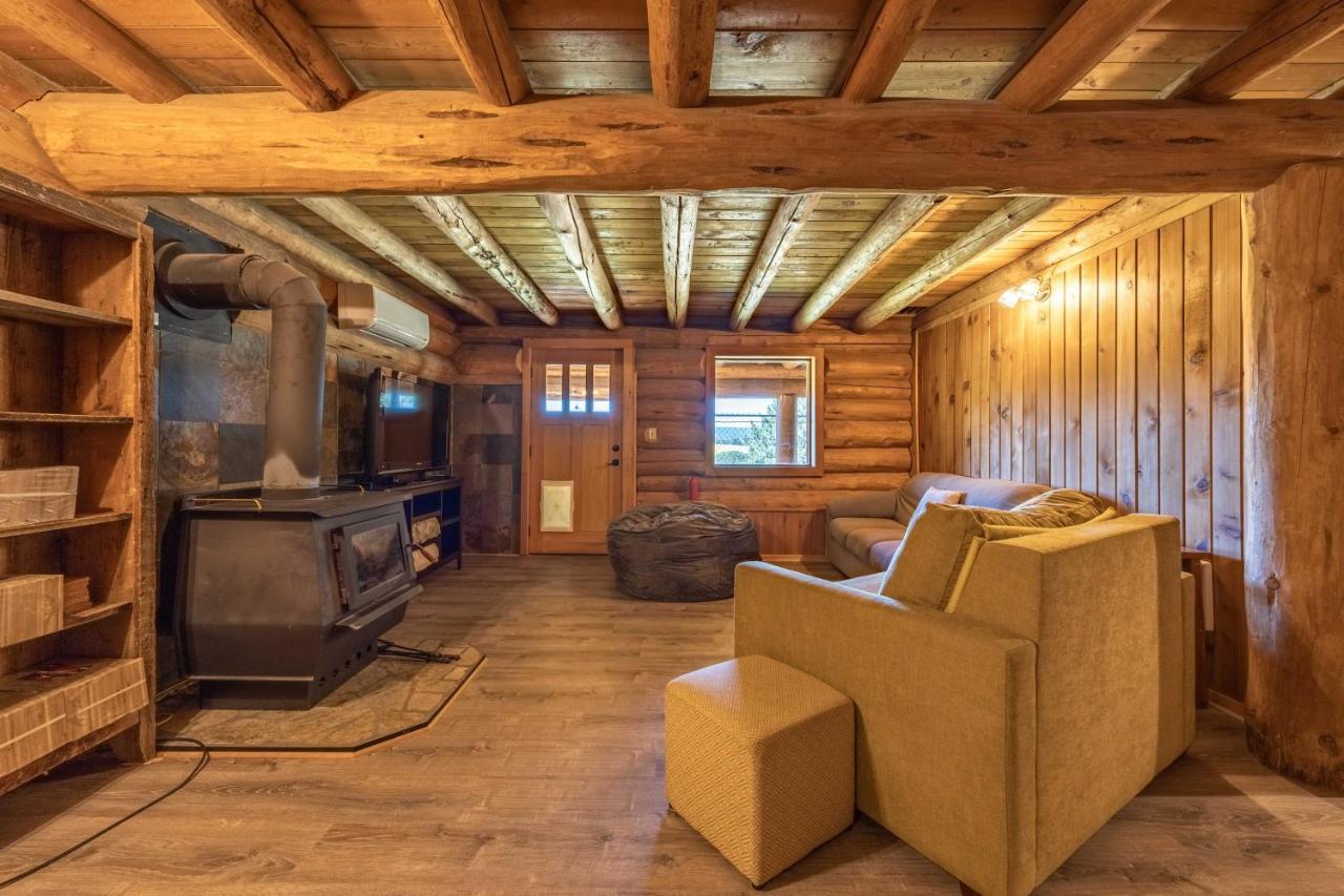 Rowland Log Cabin Home Lyle Exterior photo