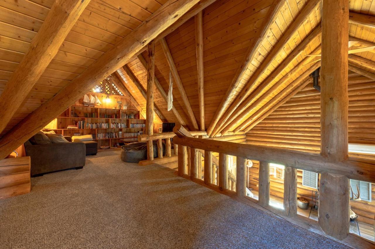 Rowland Log Cabin Home Lyle Exterior photo