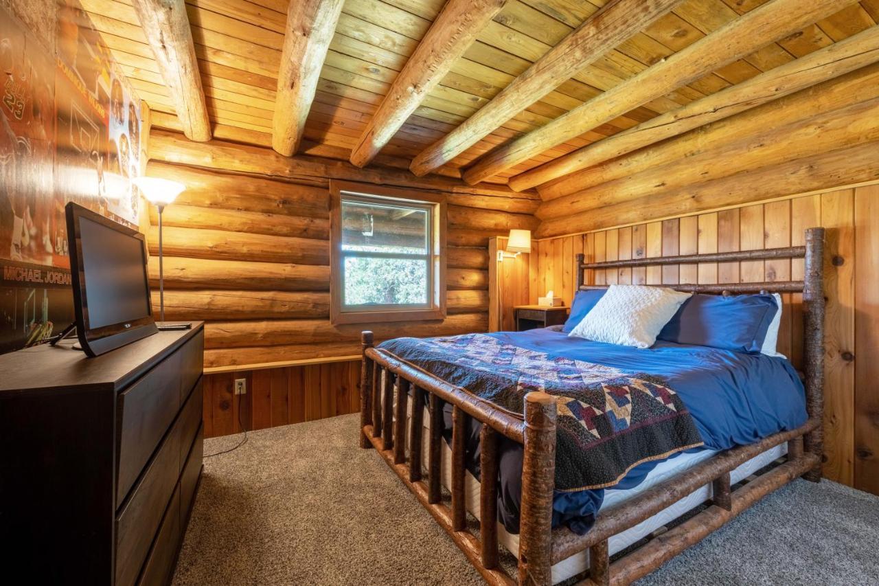 Rowland Log Cabin Home Lyle Exterior photo