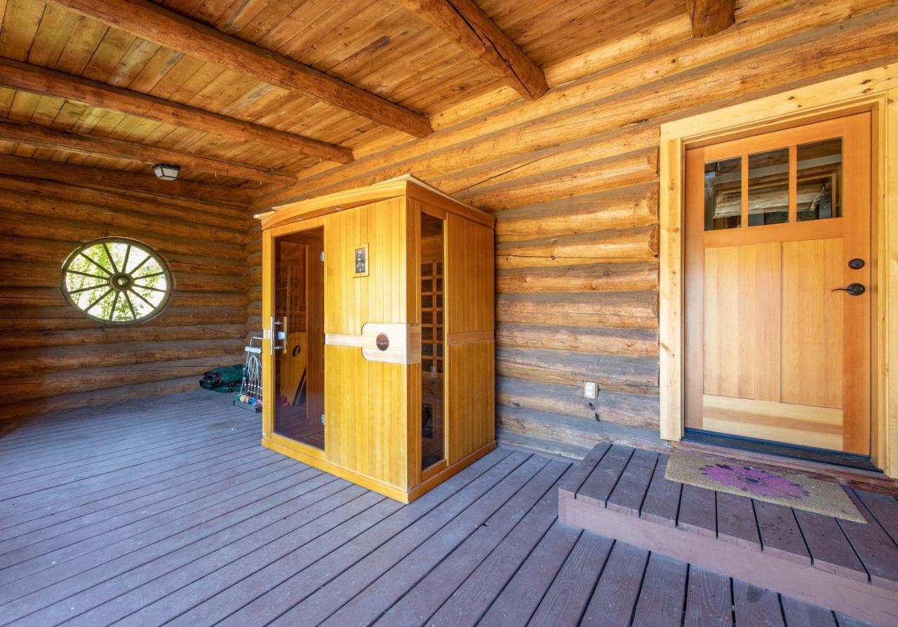 Rowland Log Cabin Home Lyle Exterior photo