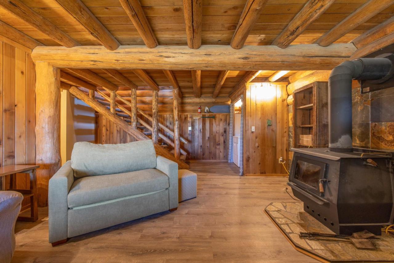 Rowland Log Cabin Home Lyle Exterior photo