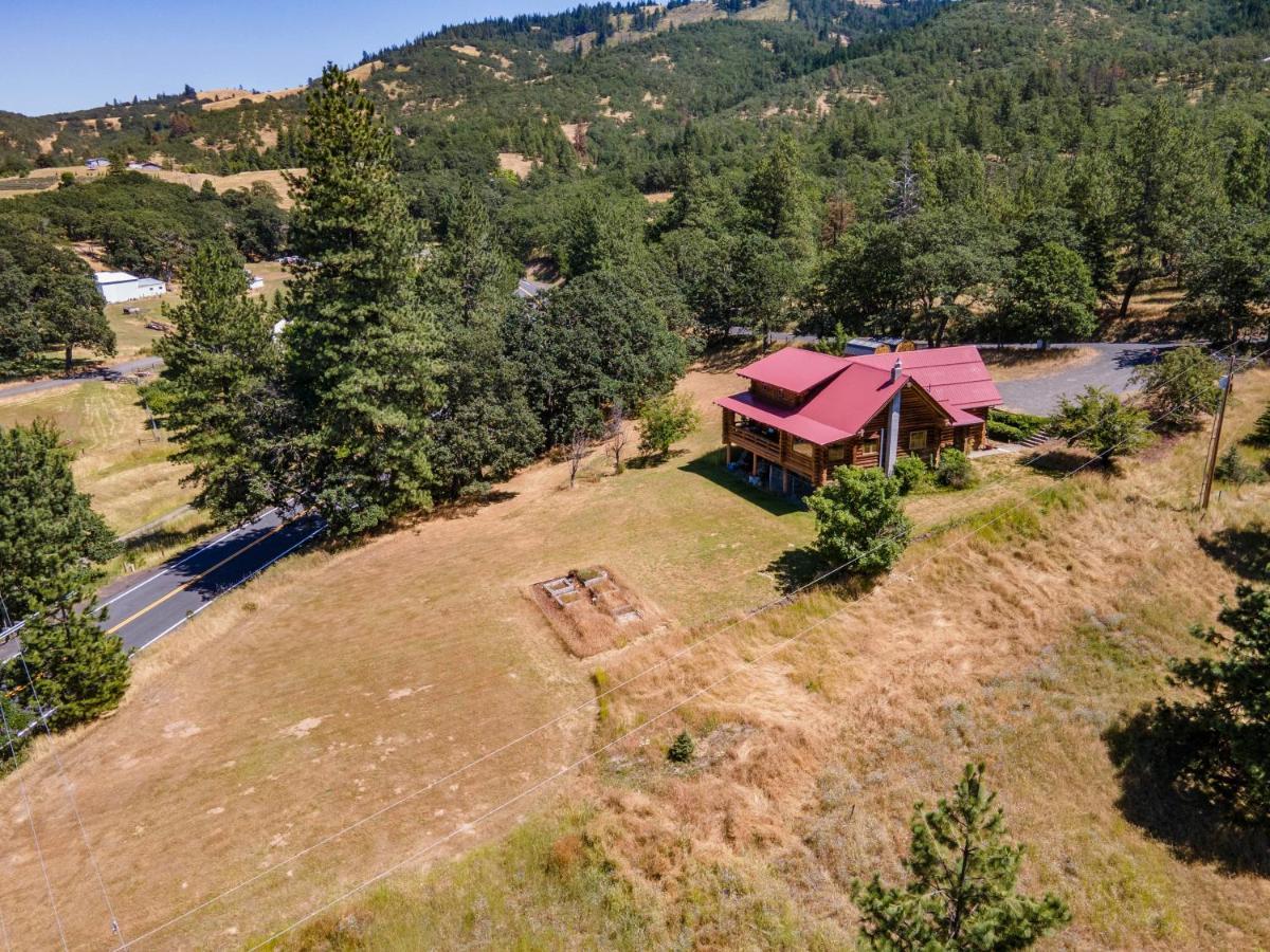 Rowland Log Cabin Home Lyle Exterior photo